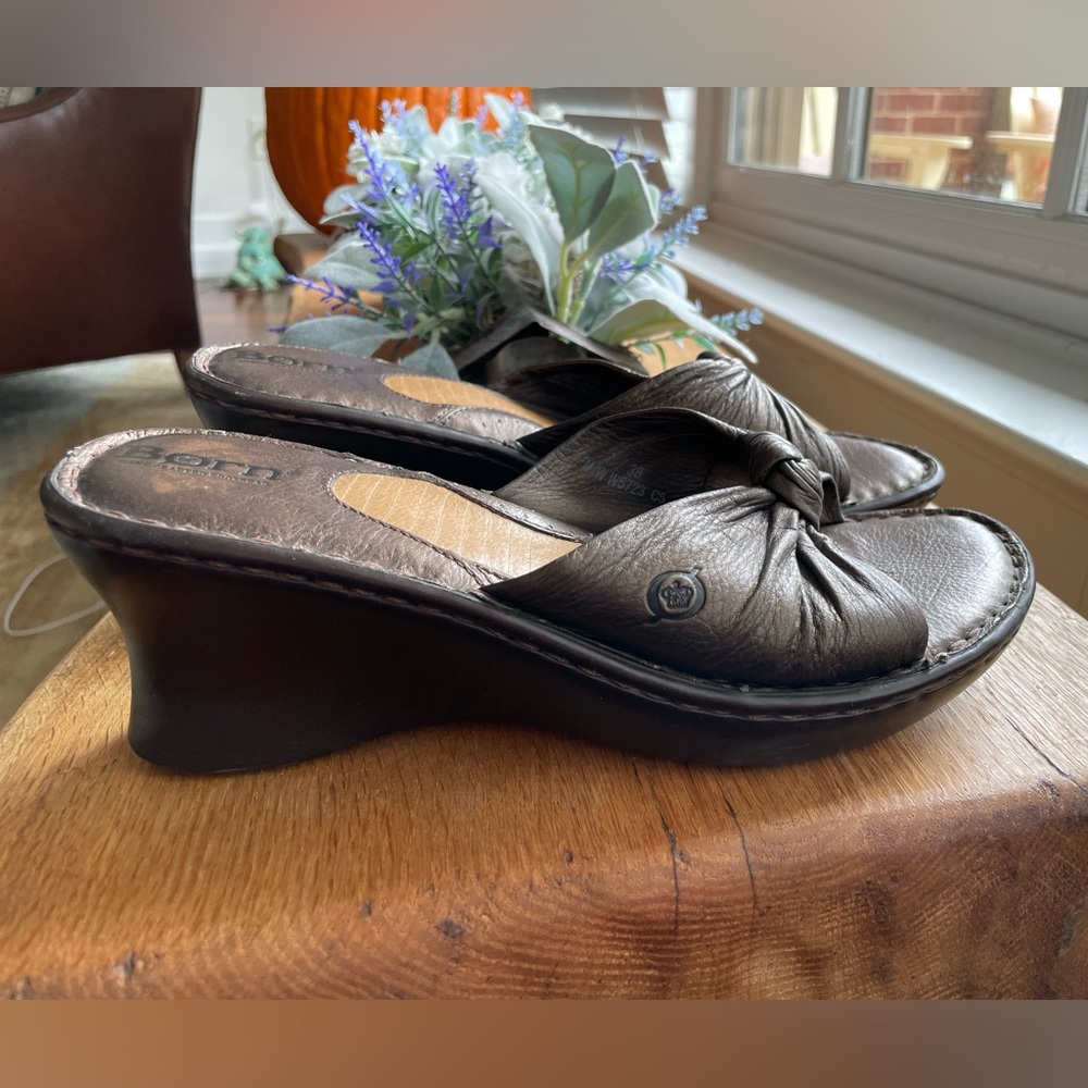 Born Leather Metallic Slides Sandals Platform Cushioned Heel Open Toe Si…
